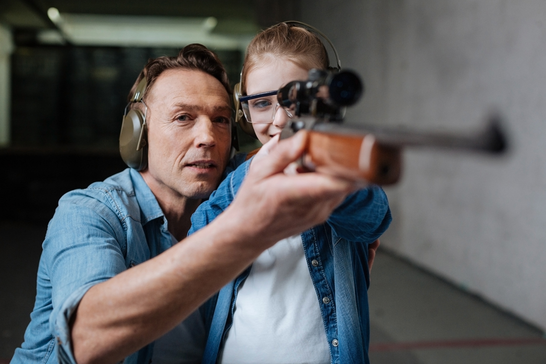 father-teaches-daughter-to-shoot-rifle